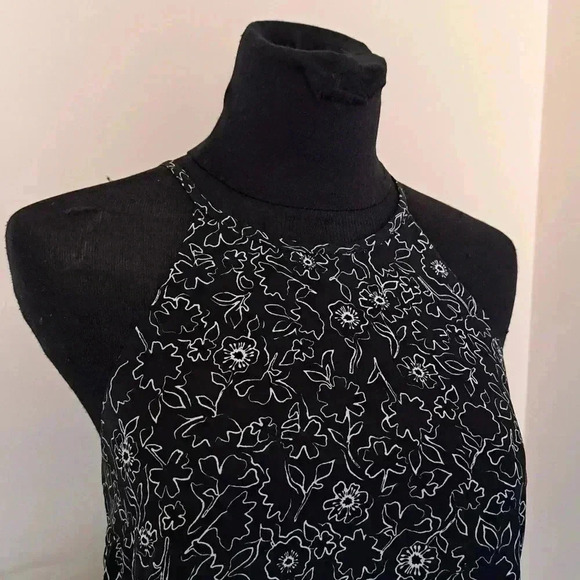 ❤️ RW&Co Sleeveless Blouse Floral Black and White Keyhole  Back Womens Size XS - Picture 10 of 10